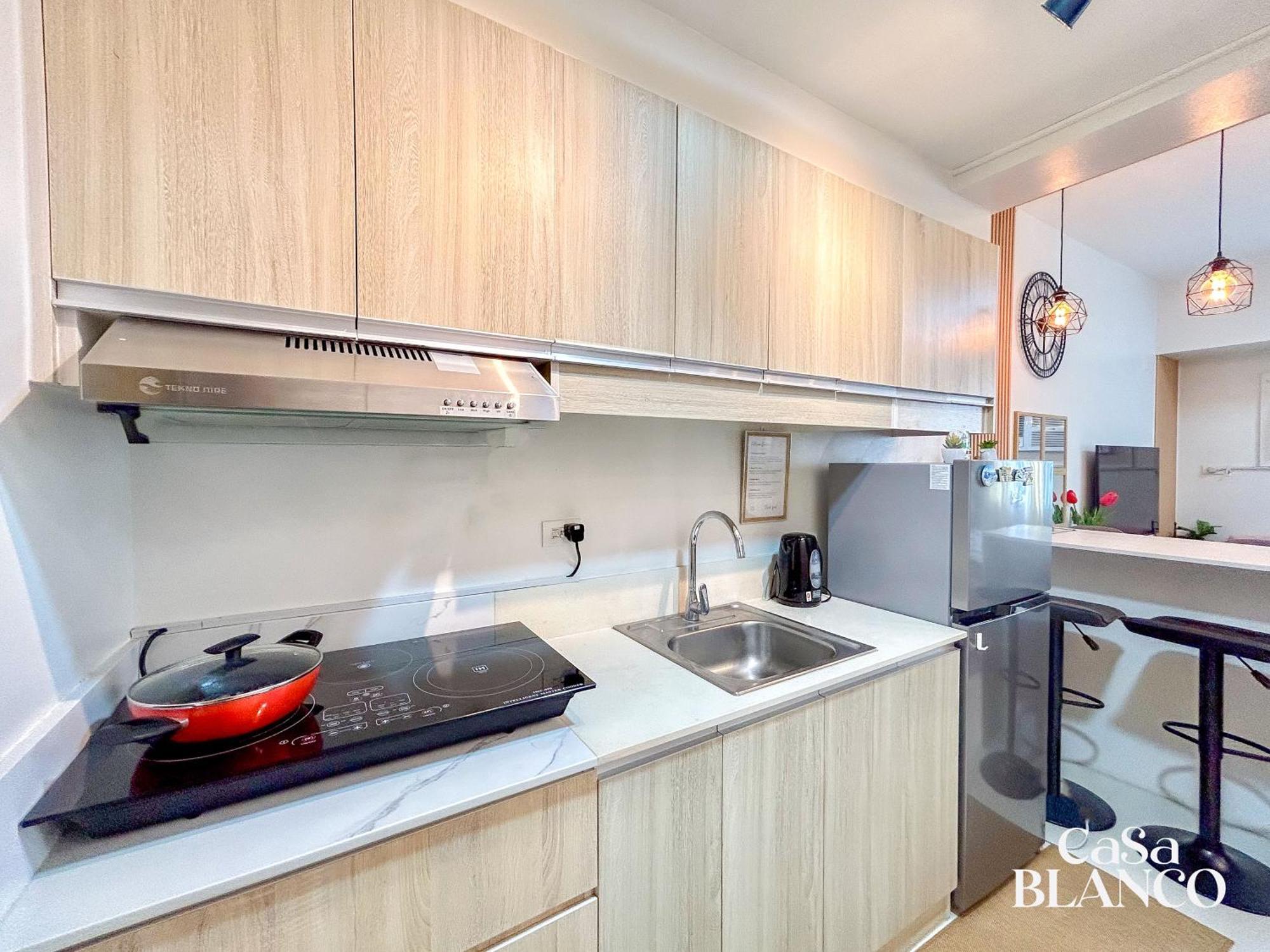 Unit Casablanco Near Ayala Mall Apartment