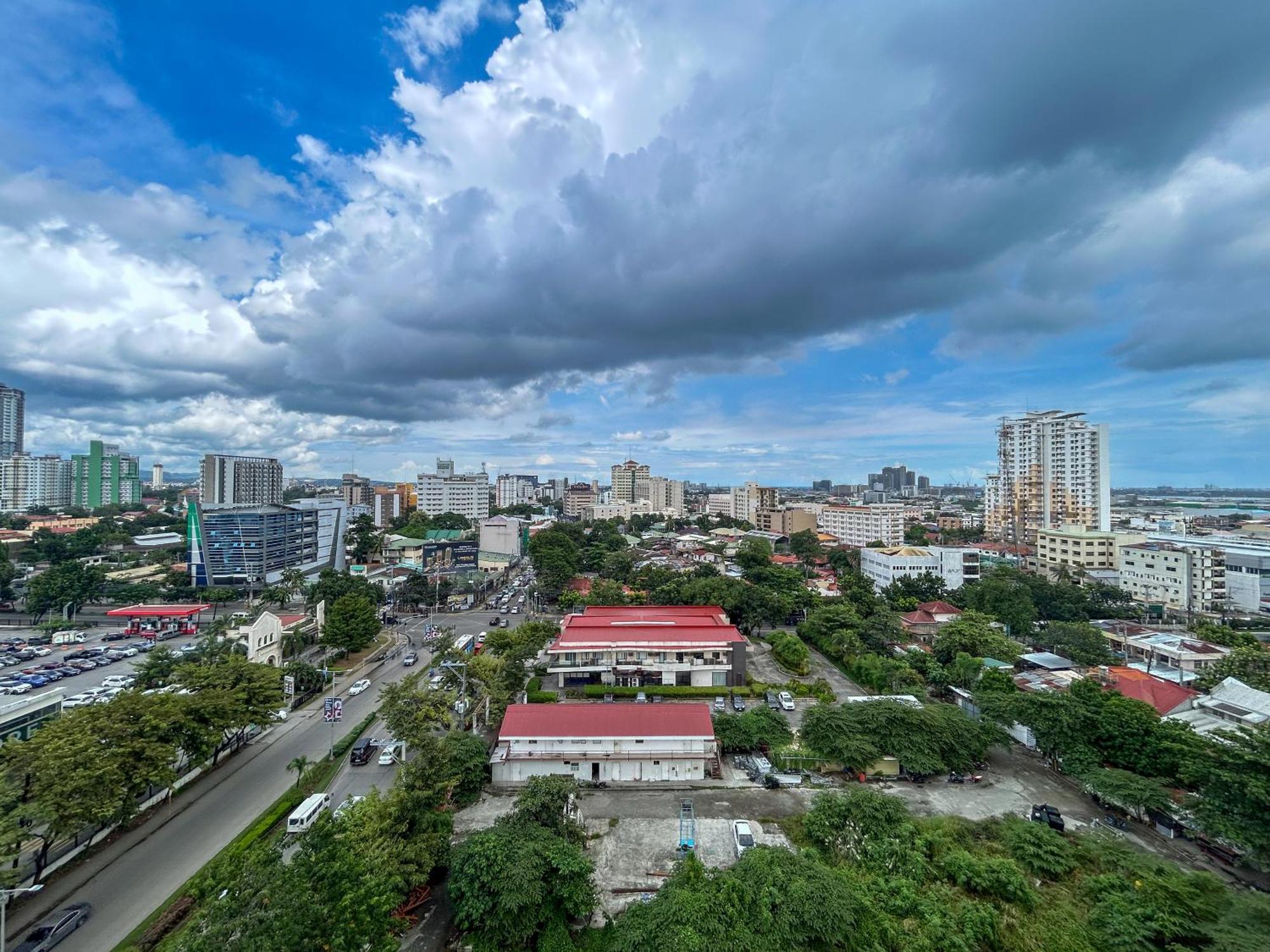 Unit Casablanco Near Ayala Mall Apartment