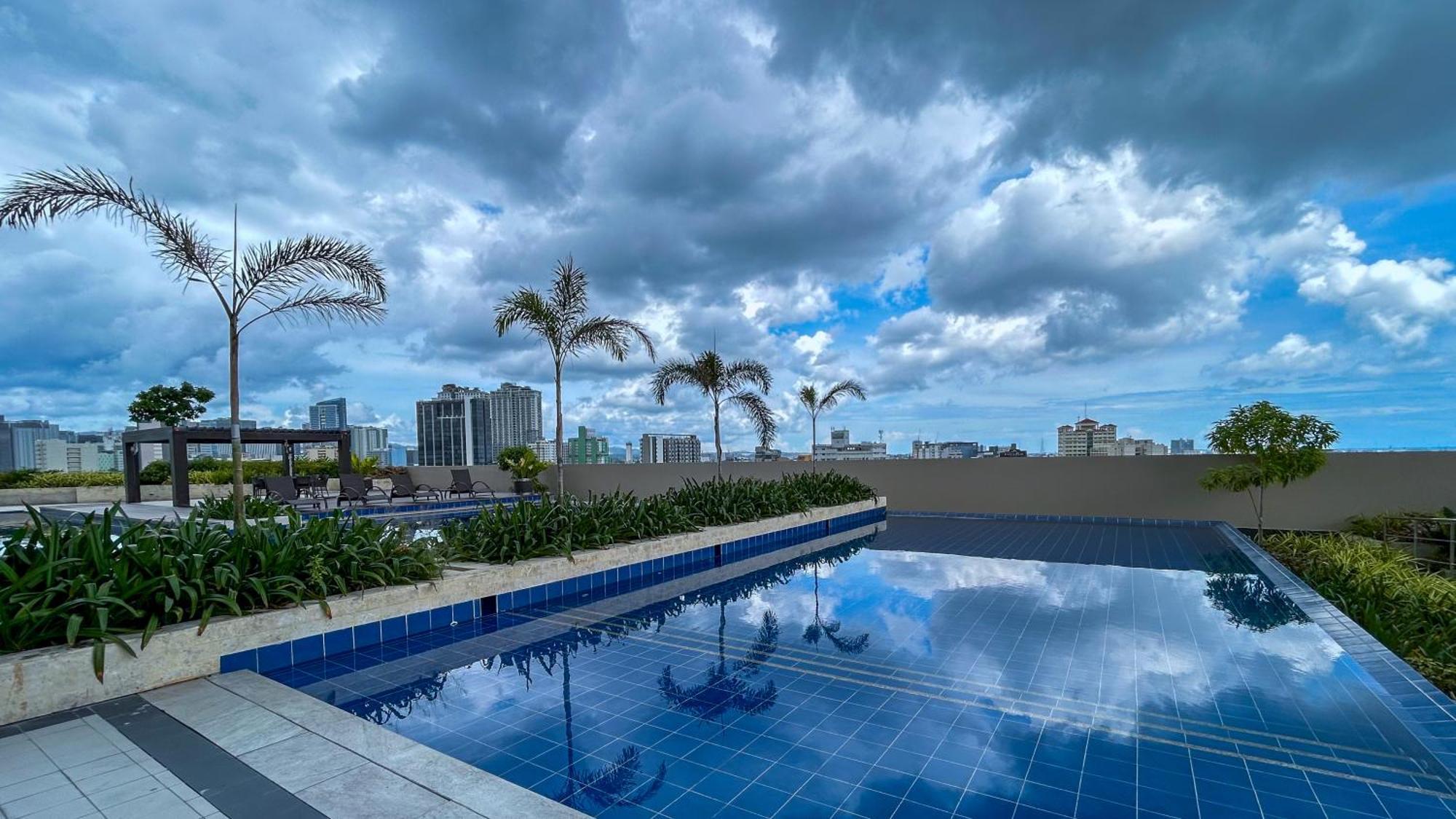 Unit Casablanco Near Ayala Mall Apartment